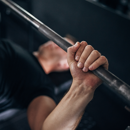 Développé couché : meilleur exercice pour les pecs ou pilier de la force ?
